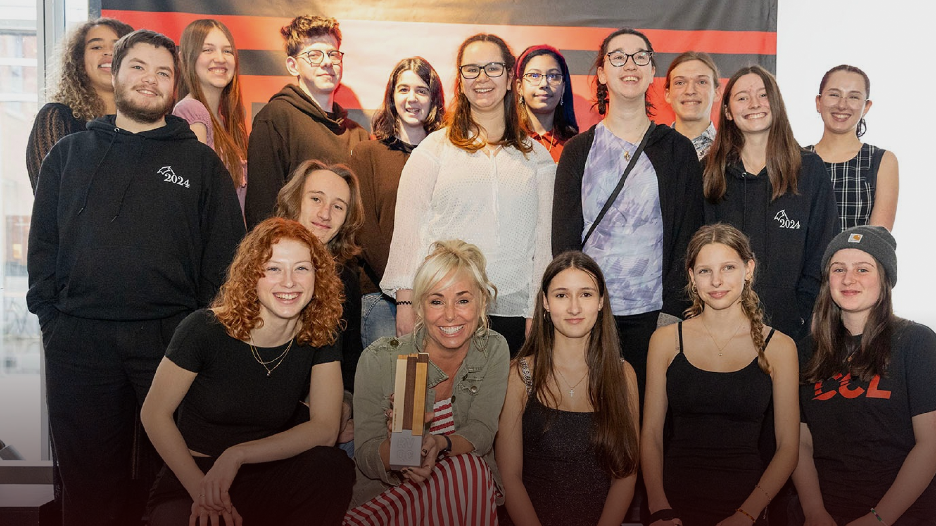 REJOINS JURY EN HERBE